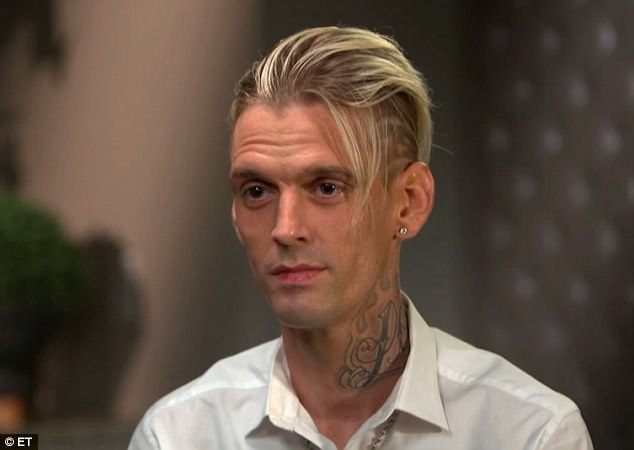 “Sao” nhí Aaron Carter bệ rạc đáng kinh ngạc ở tuổi 30 - 4
Fans của ca sỹ nổi tiếng với bản hit I Want Candy đều bị sốc khi thấy hình ảnh xuống sắc của chàng ca sỹ 30 tuổi