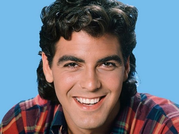 Khó nhận ra các tài tử Hollywood khi chưa nổi tiếng - 10
Gã tóc bạc điển trai George Clooney trông như 1 ngôi sao ca nhạc hồi thập niên 80