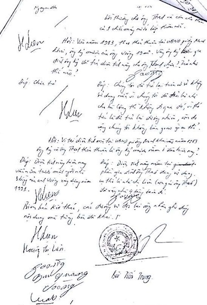 Đề nghị kháng nghị giám đốc thẩm vụ cho mượn đất, tòa xử luôn mất đất! - 7
Biên bản đối chất về việc mượn đất giữa hai gia đình.