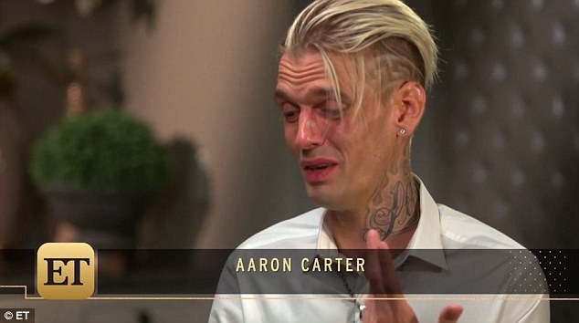 “Sao” nhí Aaron Carter bệ rạc đáng kinh ngạc ở tuổi 30 - 5
Aaron Carter khẳng định chiếc xe mà anh lái bị trục trặc kỹ thuật vì thế bị lảo đảo khi di chuyển trên đường còn anh thực sự không thể uống bia rượu vì bị trào ngược dạ dày thực quản