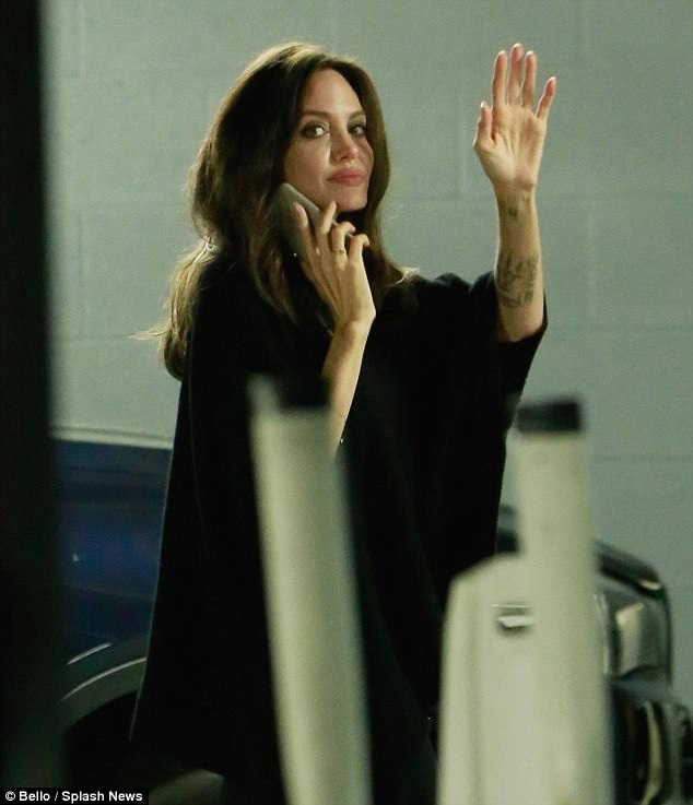 Angelina Jolie tất bật đi quảng bá phim - 4
Cách đây ít ngày Angelina Jolie đã dự LHP Toronto cùng 6 đứa con