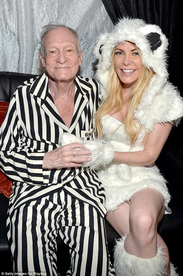 Vợ trẻ của Hugh Hefner lần đầu lên tiếng sau cái chết của chồng - 4
Người đẹp tóc vàng nói: Tôi chưa thể nói hết lời cảm ơn tới những lời động viên mọi người. Tôi vô cùng đau đớn và không thể tin được...