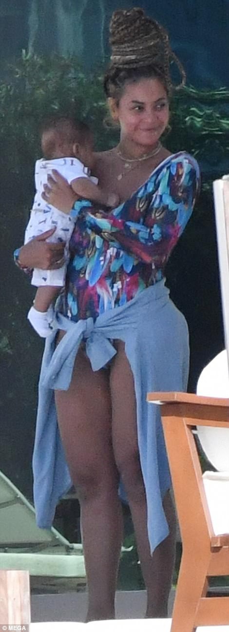 Beyonce lần đầu khoe 2 con sinh đôi - 4
Bà mẹ ba con nổi tiếng là người kín đáo về đời tư
