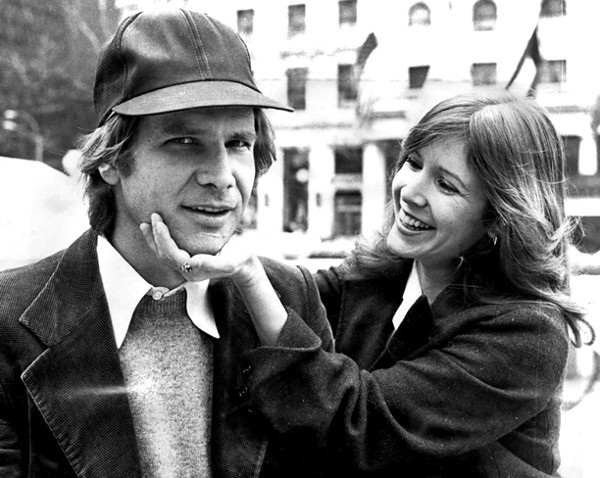Khó nhận ra các tài tử Hollywood khi chưa nổi tiếng - 12
Harrison Ford của thập niên 70 trông rất thanh lịch và lãng tử bên Carrie Fischer.