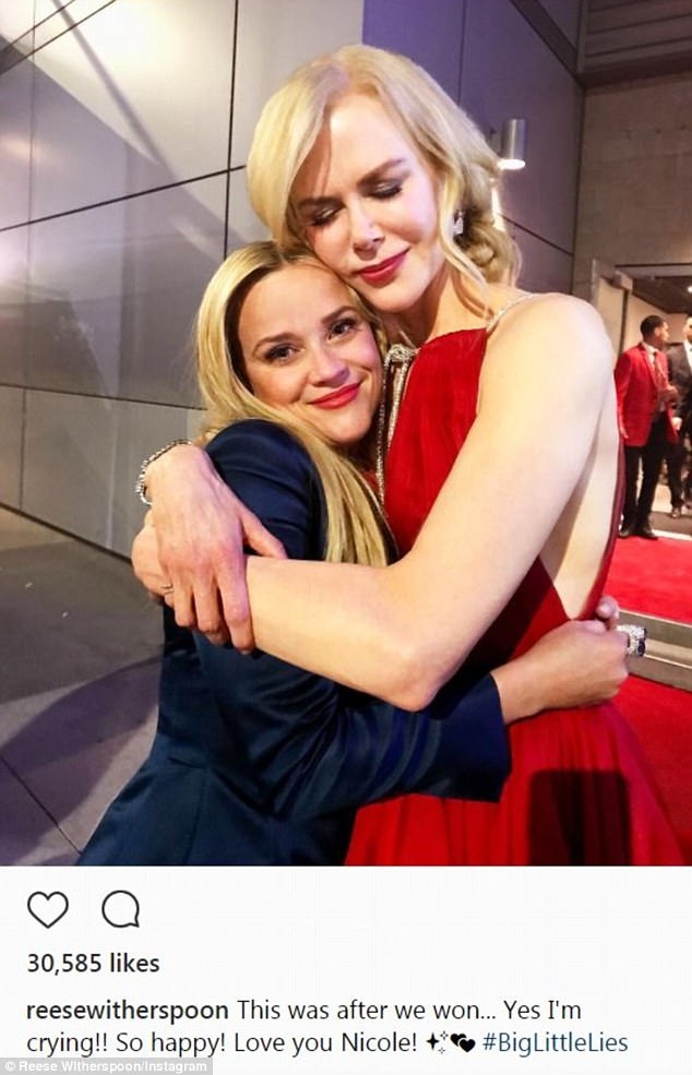 Con gái 18 tuổi của Reese Witherspoon giống mẹ như đúc - 5
Reese và Nicole Kidman là trung tâm thu hút sự chú ý tại lễ trao giải Emmy ngày 18/9 vừa qua khi 2 nữ diễn viên từng được giải Oscar tham gia bộ phim Big Little Lies và Big Little Lies giành tới 8 giải thưởng quan trọng
