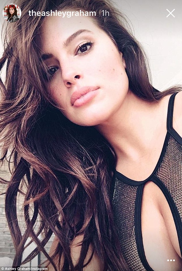Người mẫu béo tự tin khoe thân hình đầy đặn - 6
Ashley Graham không hề nản chí và vẫn nỗ lực phát triển sự nghiệp, trở thành một trong những người mẫu nội y đình đám nhất nước Mỹ hiện nay