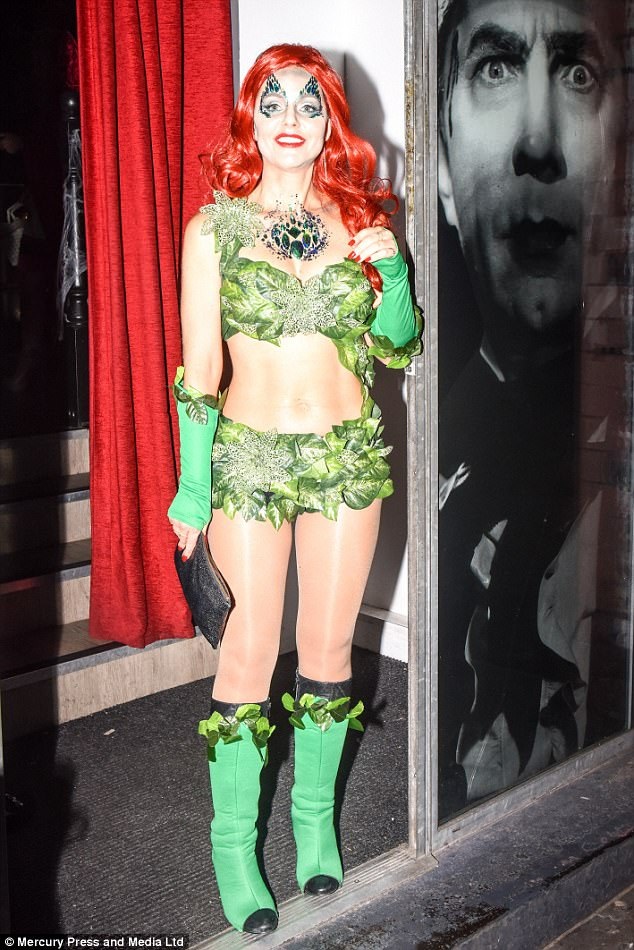 Trang phục hóa trang ấn tượng của sao - 11
Stephanie Waring thành Poison Ivy