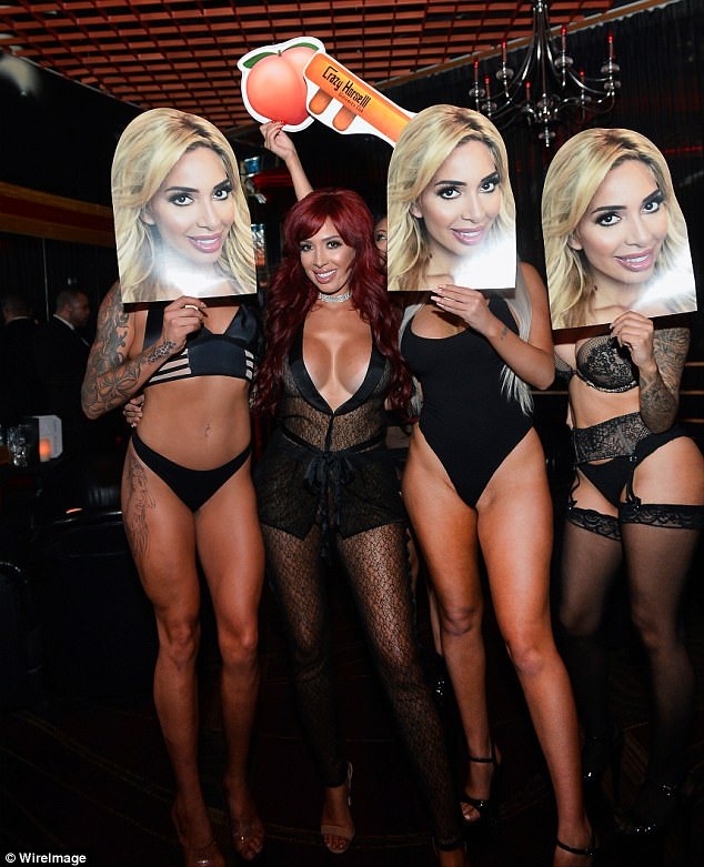 "Bà mẹ tuổi teen" Farrah Abraham khoe ngực khủng - 7
Người đẹp 26 tuổi kiếm bộn tiền trong những năm vừa qua, khối tài sản của cô ước chừng đã đạt hơn 3 triệu USD.