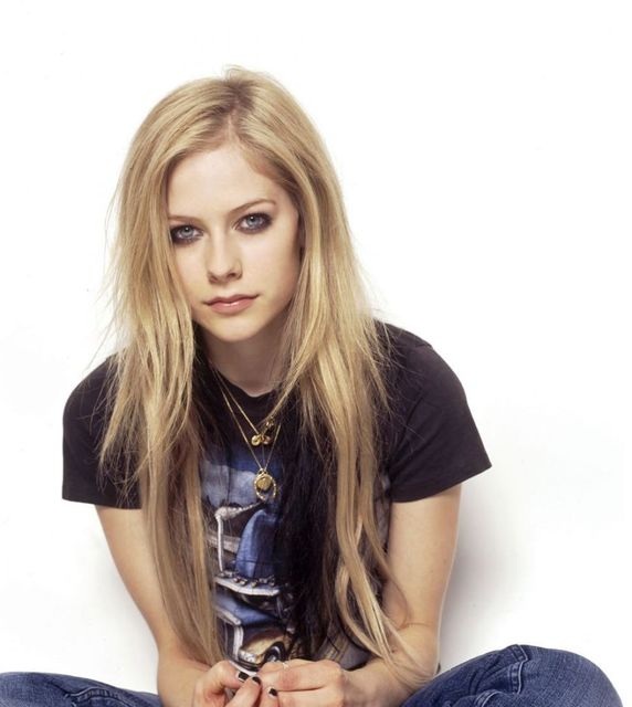 Avril Lavigne lại có bạn trai mới - 7
Lavigne nổi tiếng từ năm 18 tuổi, cô đã phát hành 5 album bán chạy và đang thực hiện album thứ 6 trong sự nghiệp.