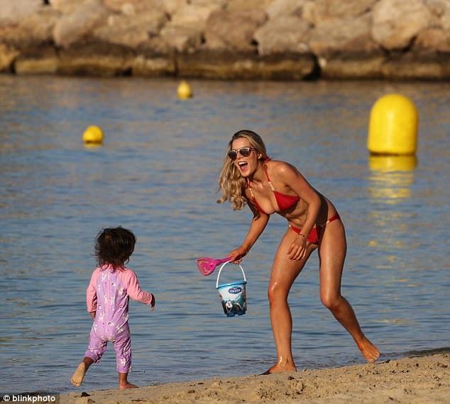 
Helen Flanagan và bạn trai sẽ sớm có thêm con trong tương lai gần.
