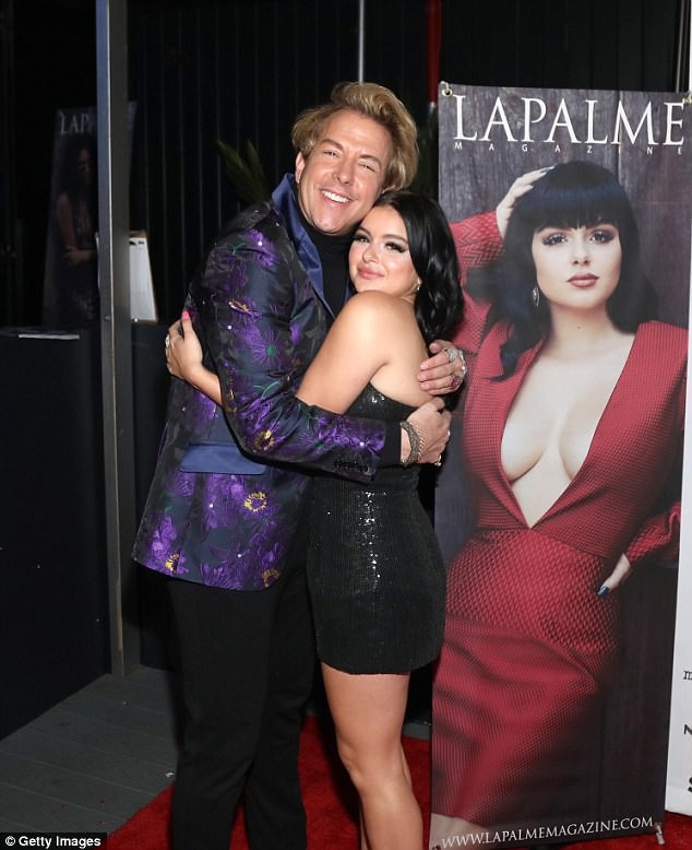 Ariel Winter khoe ngực ngoại cỡ - 7
Nữ diễn viên người Mỹ nói cô đã không còn quan hệ với mẹ đẻ và vì thế không muốn nghe bà nói gì về mình.