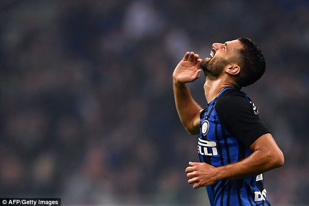 
Sau 8 vòng đấu, Inter xếp thứ 2 Serie A với 22 điểm. Họ kém Napoli 2 điểm và hơn Juventus 3 điểm
