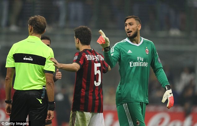 
Trận đấu diễn ra đầy căng thẳng, đúng với tính chất của trận derby Milano
