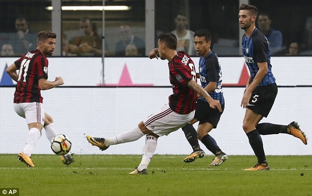 
Tiền vệ Suso ghi bàn ở phút 56 cho AC Milan gỡ hòa 1-1
