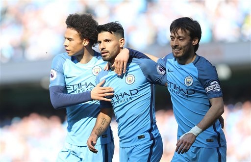 
Aguero ăn mừng bàn thắng vào lưới Hull
