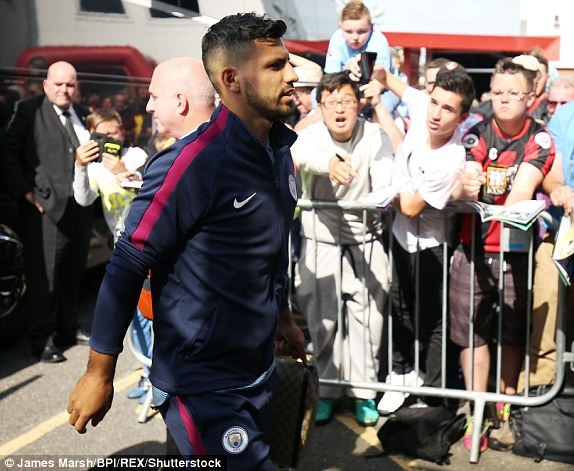 Bournemouth 1-2 Man City: Chiến thắng ở phút bù giờ - 11
Aguero không có được suất đá chính ở trận đấu này