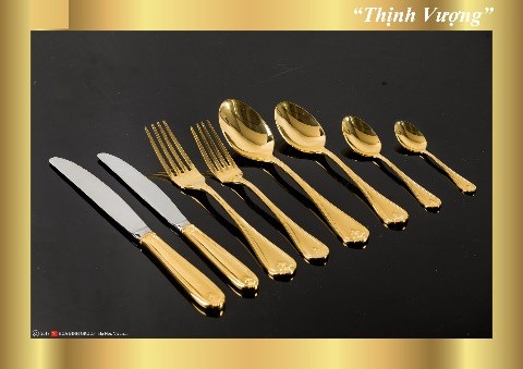 Tận hưởng năm mới sang trọng như ở Dubai tại Đà Nẵng - 7
Bộ dao thìa dĩa “Thịnh Vượng” phủ vàng 24K