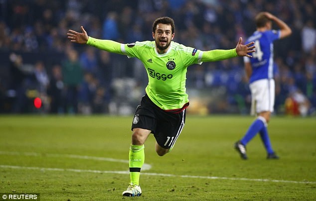 Ajax lội ngược dòng khó tin trong thế 10 người