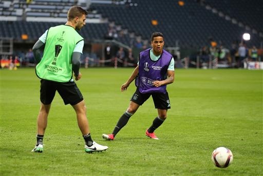 Ajax ra sức tập luyện, MU chỉ đi dạo ở Friends Arena - 3
Tiền đạo trẻ Justin Kluivert, con trai của cựu danh thủ Patrick Kluivert