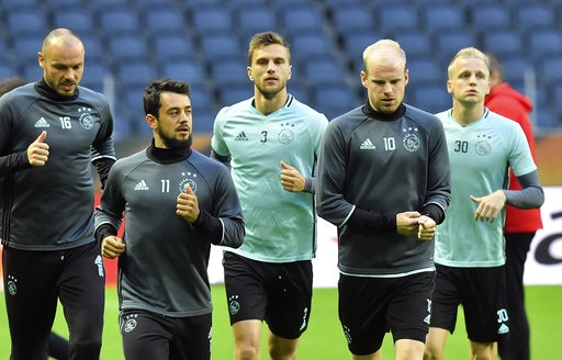 Ajax ra sức tập luyện, MU chỉ đi dạo ở Friends Arena - 5
Các cầu thủ Heiko Westermann, Amin Younes, Joel Veltman, Davy Klaassen và Donny van de Beek (từ trái qua phải)