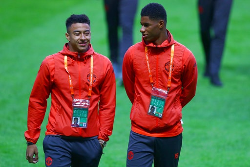 Ajax ra sức tập luyện, MU chỉ đi dạo ở Friends Arena - 10
Lingard (trái) và Rashford (phải), hai tài năng trẻ trưởng thành từ lò đào tạo của MU