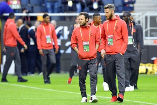 Ajax ra sức tập luyện, MU chỉ đi dạo ở Friends Arena - 13
Mata (trái) và De Gea (phải), những cầu thủ người Tây Ban Nha trong đội hình MU