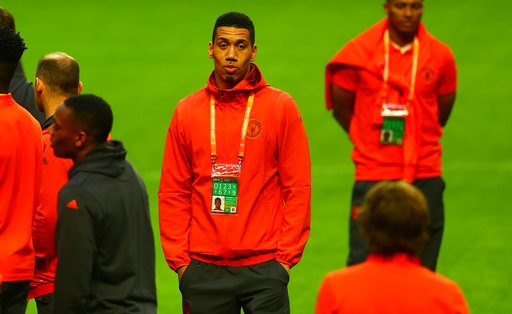 Ajax ra sức tập luyện, MU chỉ đi dạo ở Friends Arena - 17
Hậu vệ Chris Smalling tại Friends Arena, cầu thủ người Anh hiện là đội phó của MU