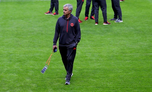 Ajax ra sức tập luyện, MU chỉ đi dạo ở Friends Arena - 18
Mourinho tỏ ra khá đăm chiêu trước canh bạc tất tay. Chiến lược gia người Bồ Đào Nha sẽ thành công nếu MU vô địch Europa League, song ngược lại ông sẽ thất bại nếu MU thua trận