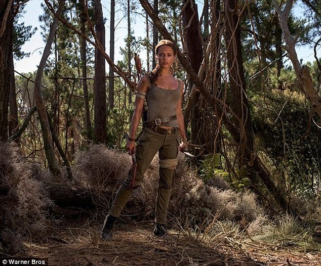 “Sao” phim Cô gái Đan Mạch hóa thân thành Lara Croft - 2
Lara Croft từng là vai diễn làm nên tên tuổi cho Angelina Jolie vào năm 2001 và 2003. Phim mới mang tên chính vai diễn này sẽ do sao phim Cô gái Đan Mạch Alicia Vikander thủ vai chính