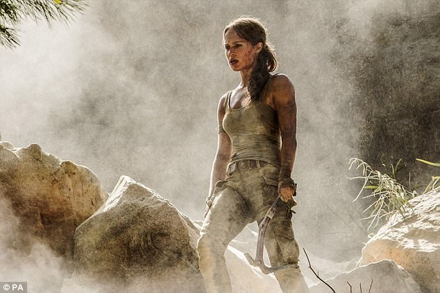 “Sao” phim Cô gái Đan Mạch hóa thân thành Lara Croft - 3
Tạo hình mạnh mẽ và gợi cảm của Alicia Vikander - nữ diễn viên từng giành giải Oscar