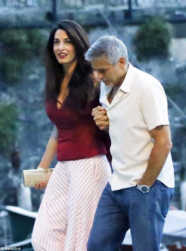 
George luôn lo lắng về an toàn của vợ và hai đứa con mới chào đời. Tài tử 56 tuổi đã tăng cường lực lượng an ninh bảo vệ vợ con anh suốt thời gian Amal mang bầu cũng như khi các con của anh chào đời. Anh muốn vợ và các con có một cuộc sống bình yên, giản dị như mọi gia đình khác.
