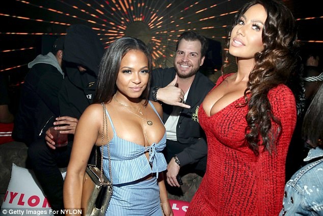 Vũ nữ thoát y khác lạ khi đội tóc giả - 7
Amber Rose cũng từng tham dự cuộc thi Khiêu vũ với ngôi sao trên truyền hình Mỹ nhưng chỉ giành vị trí thứ 9