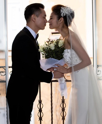 “Bạch Cốt Tinh” An Dĩ Hiên cùng chồng đại gia đi đăng ký kết hôn - 14
Cặp đôi cũng đã thực hiện xong bộ ảnh cưới lãng mạn tại Ý.