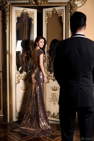 “Bạch Cốt Tinh” An Dĩ Hiên cùng chồng đại gia đi đăng ký kết hôn - 19
Được biết, An Dĩ Hiên và chồng sẽ làm đám cưới vào tháng 6 tới. Đầu tháng, hai người tổ chức hôn lễ tại Hawaii sau đó bay về Đài Bắc tổ chức tiệc cưới chia vui cùng bạn bè.