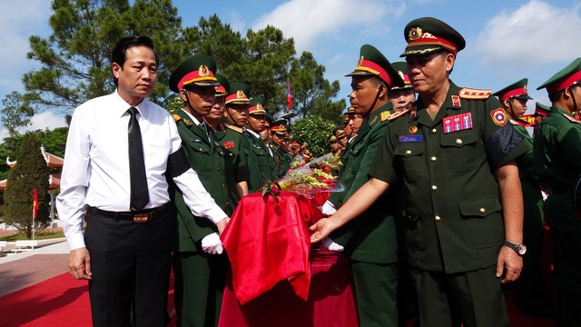 Công bố 18 hoạt động cấp Trung ương kỷ niệm 70 năm Ngày Thương binh liệt sĩ - 2
Lễ đón và an táng hài cốt liệt sĩ quân tình nguyện và chuyên gia VN hy sinh tại Lào, tháng 5/2017.