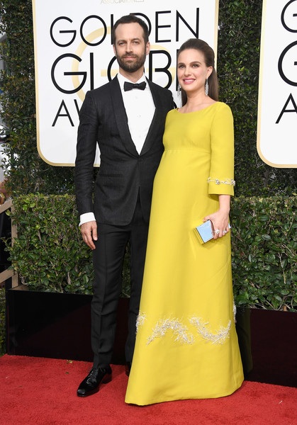 Dập dìu kiều nữ trên thảm đỏ lễ trao giải Quả Cầu Vàng - 13
Natalie Portman được chồng, biên đạo múa Benjamin Millepied hộ tống dự sự kiện