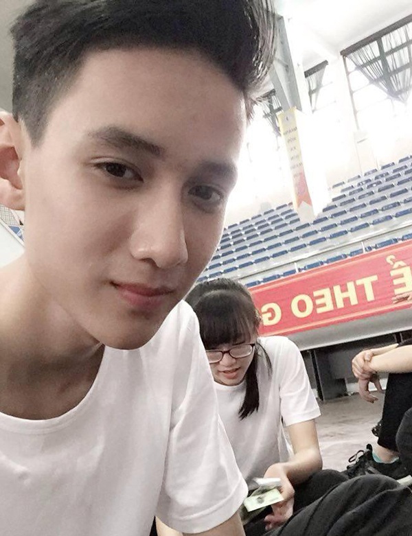 Chàng trai 10X sở hữu chiều cao 1m87 và gương mặt người mẫu - 2 Vẻ đẹp trai của nam sinh Quảng Ninh
