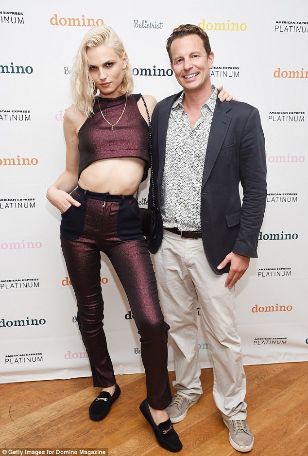 Siêu mẫu chuyển giới khoe eo nhỏ xíu - 3
Sau ca phẫu thuật để được là chính mình, người đẹp Úc giờ càng nổi tiếng hơn bao giờ hết