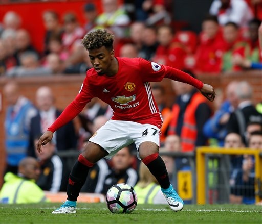 Cầu thủ trẻ sinh năm 2000 của MU đi vào lịch sử Premier League - 1 Angel Gomes trở thành cầu thủ đầu tiên sinh năm 2000 xuất hiện ở Premier League