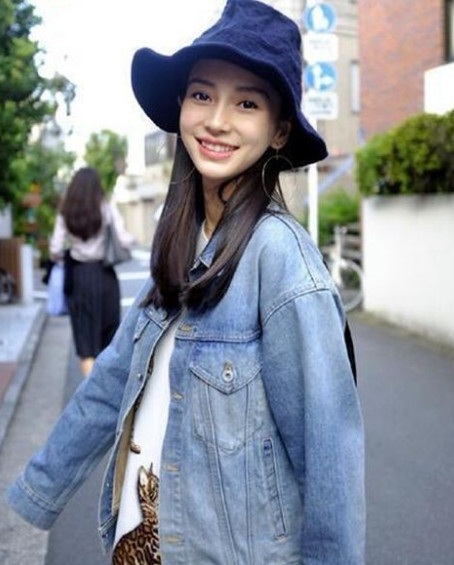 Bà mẹ trẻ Angelababy lần đầu khoe con trai cưng trên truyền hình - 11
Lên cân ít trong giai đoạn mang bầu là lợi thế của Angelababy. Chính vì vậy, cô không gặp khó khăn khi phải giảm cân sau sinh.