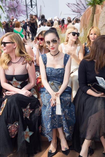 Angelababy, Chương Tử Di đọ sắc cùng dàn sao quốc tế - 8
Cô ngồi cùng hàng ghế với nhiều ngôi sao nổi tiếng.