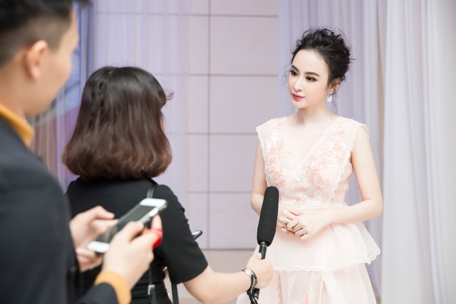 Hé lộ mức cát xê chênh nhau "một trời một vực" trong làng mẫu Việt - 3
Diễn viên Angela Phương Trinh cho biết, cô nhận được cát xê 50 triệu đồng trở lên khi chụp BST cho thương hiệu thời trang mang tính thương mại.