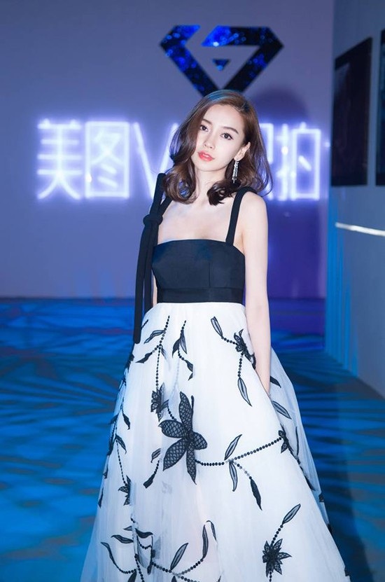 Angelababy xinh xắn nhận giải Nữ diễn viên được yêu thích nhất - 8 Angelababy xinh xắn nhận giải Nữ diễn viên được yêu thích nhất - 8