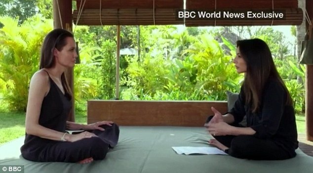 Angelina Jolie cùng các con nếm thử nhện đen, bọ cạp - 10 Khi được hỏi về hình dung cuộc sống trong 5 năm tới, Jolie đã thể hiện niềm lạc quan khi cho rằng ở thời điểm đó, các con của cô đã trở thành những thanh thiếu niên tự tin, mạnh mẽ, đang làm những việc mà mình yêu thích ở những miền đất khác nhau trên thế giới.
