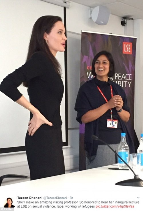 Angelina Jolie làm giáo sư thỉnh giảng tại trường Kinh tế London - 7 Rất nhiều sinh viên đã đăng tải trên trang cá nhân rằng họ cảm thấy buổi thuyết trình của minh tinh nổi tiếng rất thú vị và hữu ích.