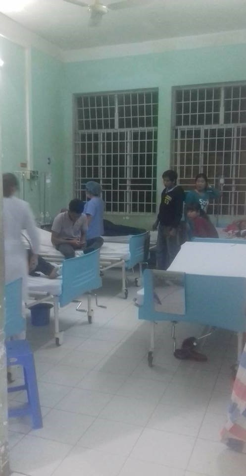 Gần 200 công nhân nhập viện vì ăn dọc mùng bị sót... vỏ - 1 Các công nhân nhập viện điều trị tại Trung tâm y tế huyện Nhơn Trạch