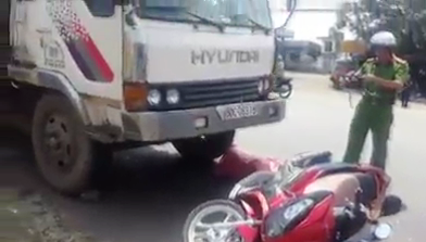 Xe tải “húc” xe máy, một người tử vong - 1 Hiện trường vụ tai nạn