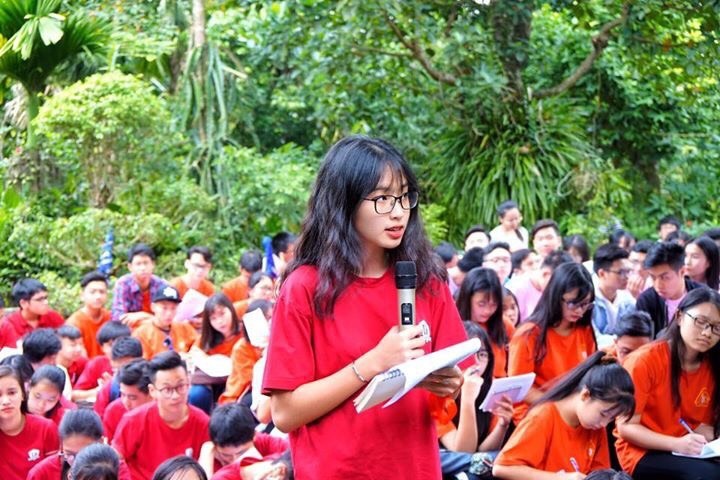Học sinh Hà Nội về tận quê nhà thơ Nguyễn Khuyến để học văn - 1
Giáo viên – học sinh trường THPT Đào Duy Từ, Hà Nội tham gia học tập trải nghiệm tại nhà thờ cụ Nguyễn Khuyến