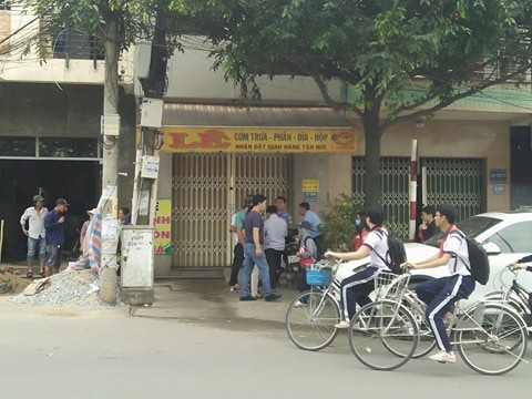 Người phụ nữ bị giật giỏ xách chứa tài sản trị giá gần 200 triệu đồng - 1 Đoạn đường nơi bà T. bị nam thanh niên đi xe máy giật giỏ xách.