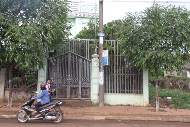 Hàng chục người náo loạn vì nghi chủ hụi ôm tiền tỷ bỏ trốn - 1
Căn nhà bà Thủy khóa trái cửa